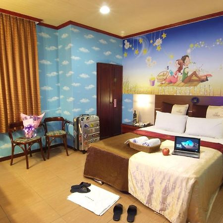 Golden Swallow Hotel Kota Hsinchu Bagian luar foto