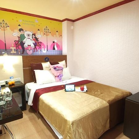 Golden Swallow Hotel Kota Hsinchu Bagian luar foto