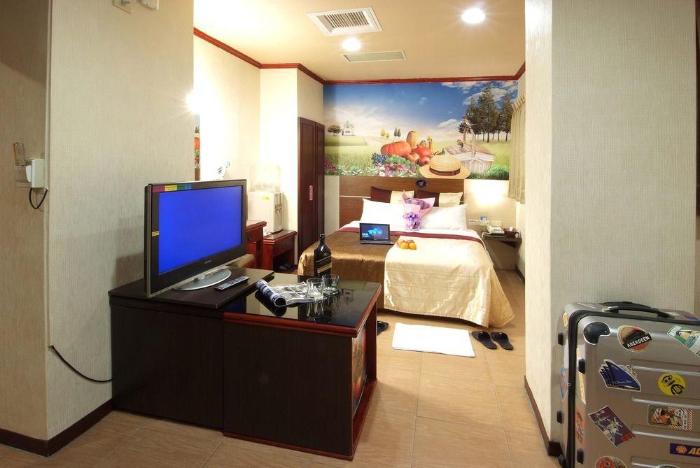 Golden Swallow Hotel Kota Hsinchu Bagian luar foto