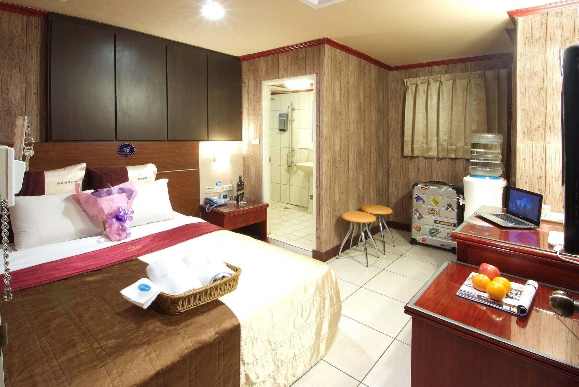 Golden Swallow Hotel Kota Hsinchu Bagian luar foto