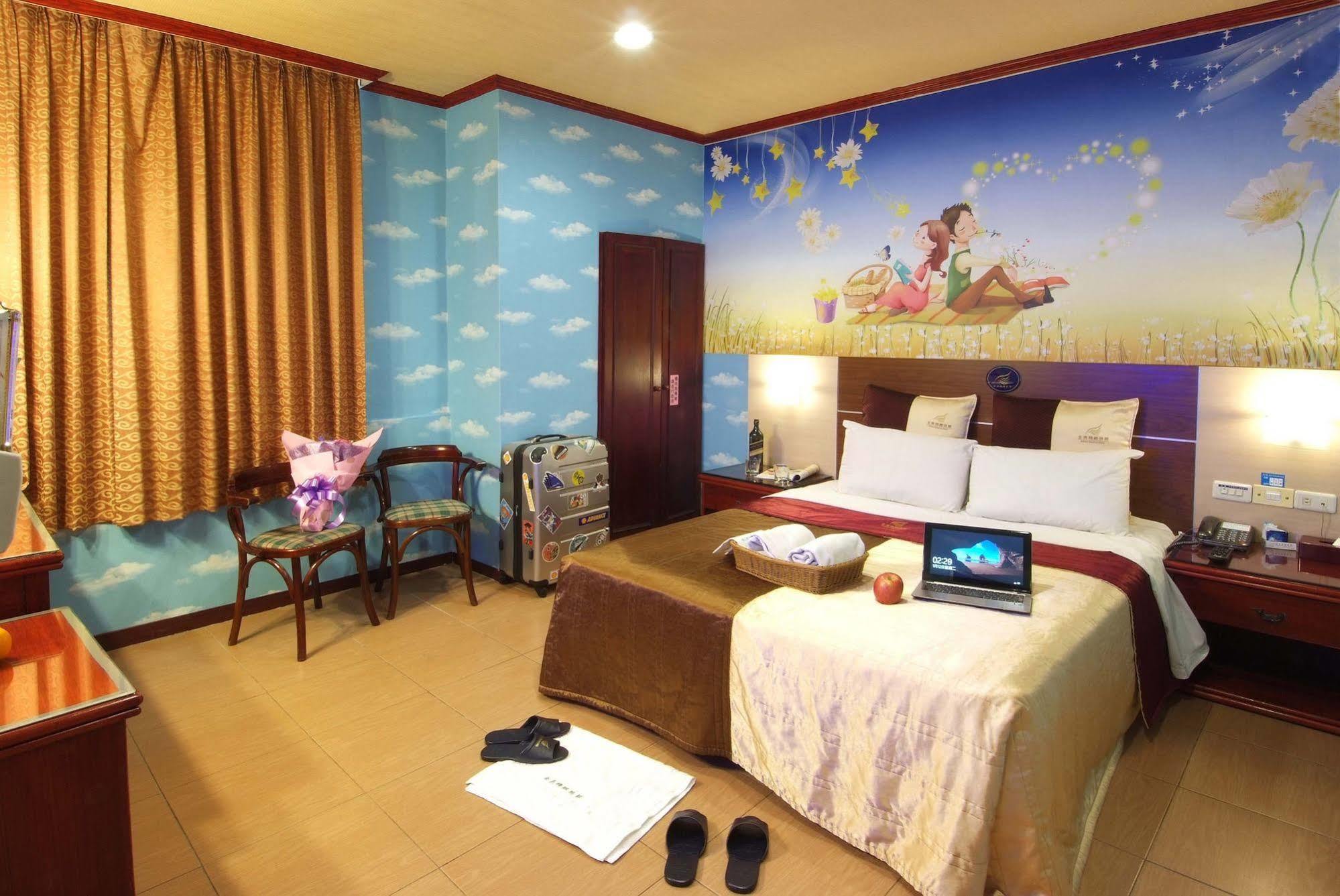 Golden Swallow Hotel Kota Hsinchu Bagian luar foto