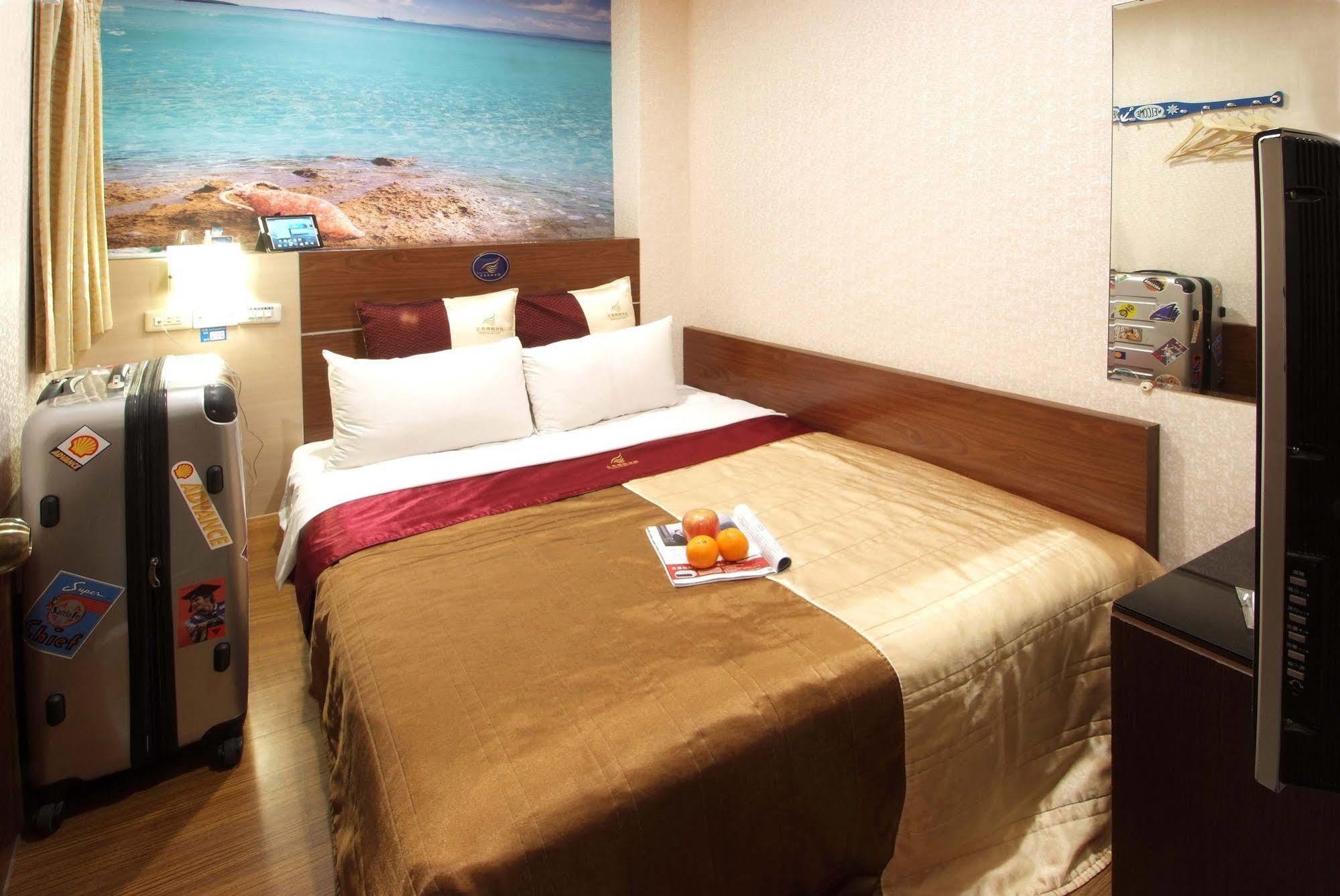 Golden Swallow Hotel Kota Hsinchu Bagian luar foto