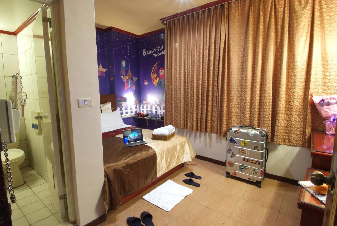 Golden Swallow Hotel Kota Hsinchu Bagian luar foto