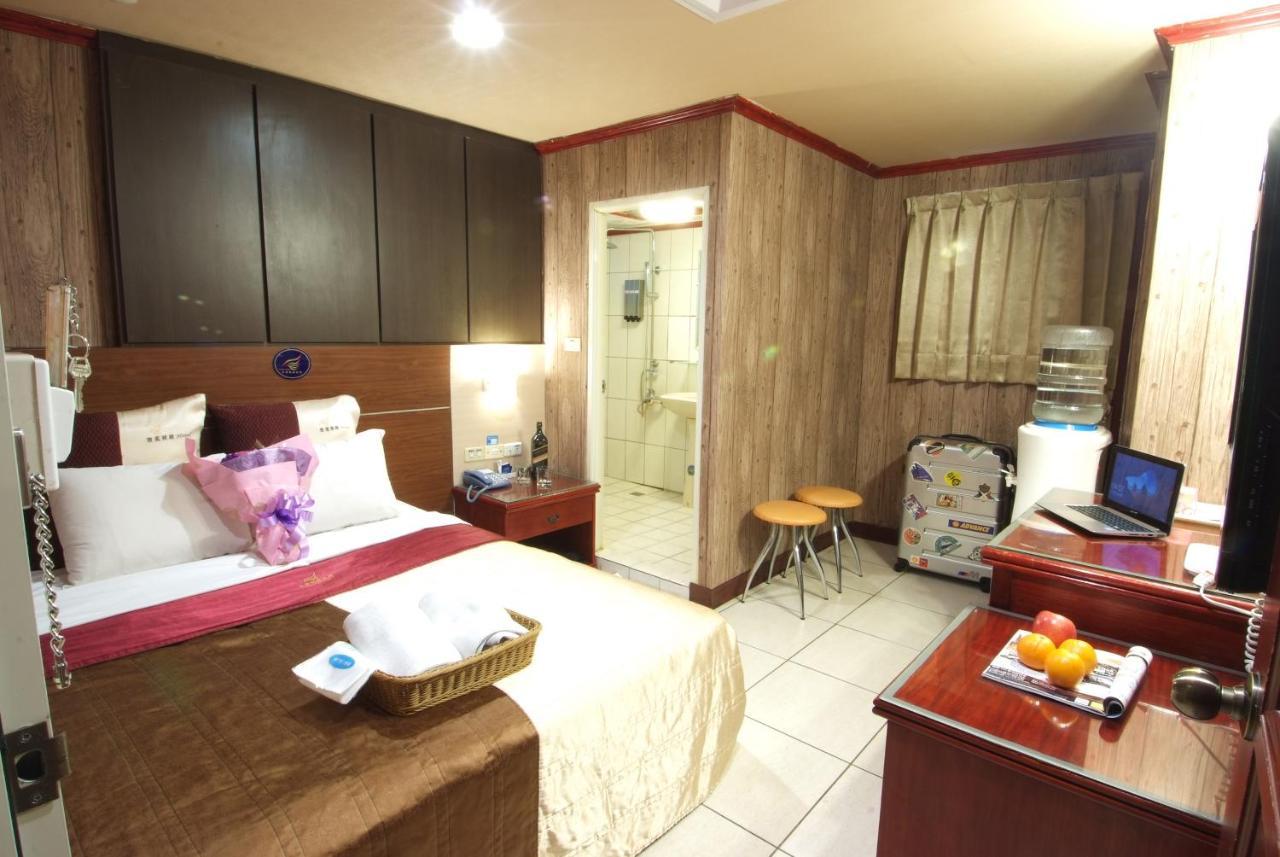 Golden Swallow Hotel Kota Hsinchu Bagian luar foto