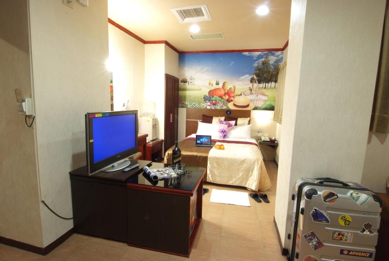 Golden Swallow Hotel Kota Hsinchu Bagian luar foto