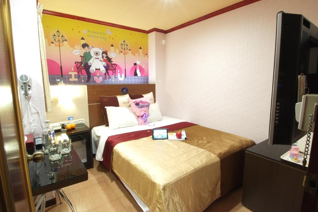 Golden Swallow Hotel Kota Hsinchu Bagian luar foto
